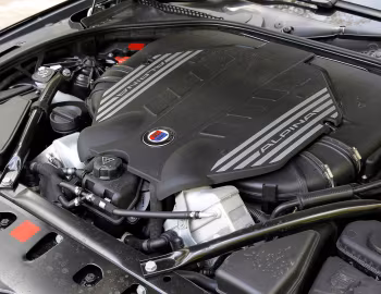 Под капотом Alpina B5 Bi-Turbo Limousine [UK-spec] (F10) '01.2012–13