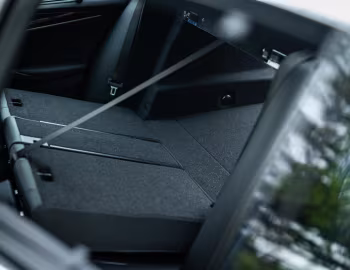 Интерьер Alpina B5 Limousine [Japan] (G30) '07.2020–03.2023