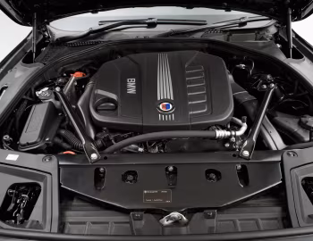 Под капотом Alpina D5 Bi-Turbo Limousine [UK-spec] (F10) '09.2011–13