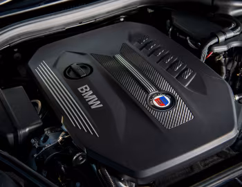 Bajo el capó Alpina D5 S Allrad Limousine [UK-spec] (G30) '07.2017–06.2020