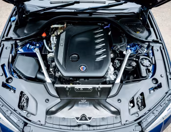 Bajo el capó Alpina D5 S Limousine [UK-spec] (G30) '2020–23