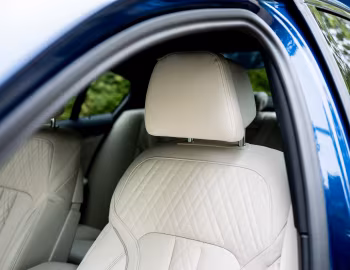 Interior Alpina D5 S Limousine [UK-spec] (G30) '2020–23