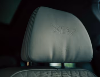 Интерьер Alpina XB7 Manufaktur Aluminium Satin Line [Japan] (G07) '2024–н.в.