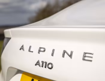 Alpine A110 [UK-spec] '2022–pr.