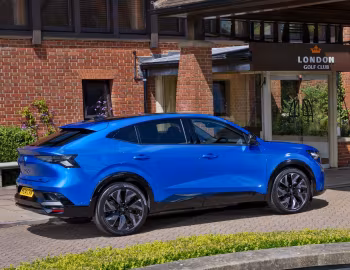 Renault Rafale E-Tech full hybrid esprit Alpine [UK-spec] '2024–pr.