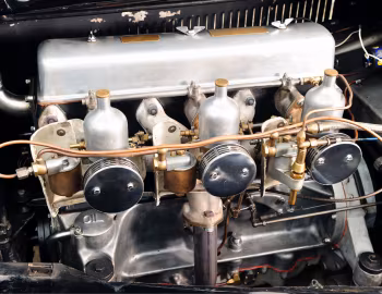 Sous la capuche Alvis Speed 20 SB Tourer by Vanden Plas '1934