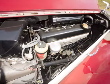 Sous la capuche Alvis TA21 Drophead Coupe by Tickford '1952