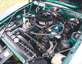 Під капотом 1974 AMC Javelin AMX (7479-8)