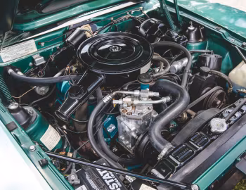 Під капотом 1974 AMC Javelin AMX (7479-8)