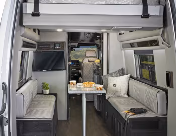 Interior 2021–pr. American Coach Patriot (Br.907) '2020–pr.