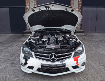 Під капотом McChip-DKR Mercedes-Benz C 63 AMG (W204) '2013