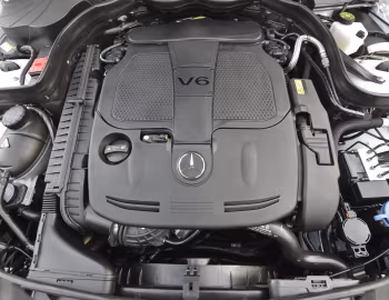 Sob o capô 2012–14 Mercedes-Benz C 300 4MATIC AMG Sports Package [North America] (W204) '2011–14