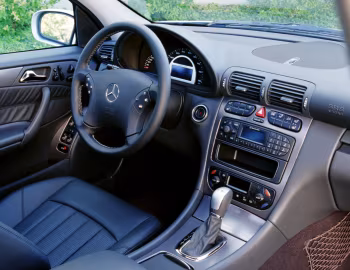 Interior 2002–04 Mercedes-Benz C 32 AMG [North America] (W203) '2001–04