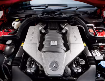 Sous la capuche Mercedes-Benz C 63 AMG Coupe [UK-spec] (C204) '2011–15