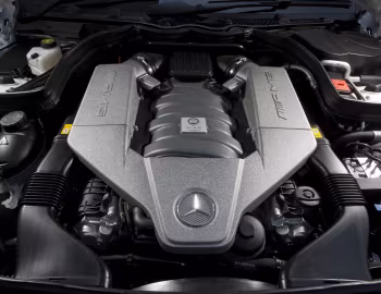Sob o capô Mercedes-Benz C 63 AMG Coupe "Edition 507" [UK-spec] (C204) '2013