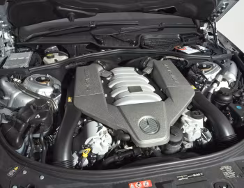 Bajo el capó Mercedes-Benz CL 63 AMG [UK-spec] (C216) '2007–10