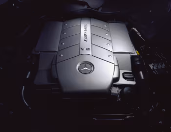 Sob o capô Mercedes-Benz CLK 55 AMG [Worldwide] (C209) '2002–05