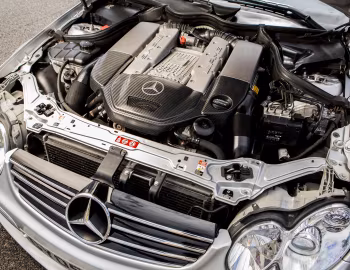 Sob o capô Mercedes-Benz CLK 55 AMG DTM Straßenversion (C209) '2004