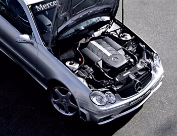Sob o capô Mercedes-Benz CLK 55 AMG F1 Safety Car (C209) '2003