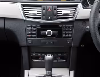 Інтер'єр Mercedes-Benz E 220 CDI AMG Sports Package [UK-spec] (W212) '2009–12