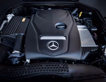 Bajo el capó Mercedes-Benz E 220 d AMG Line [Australia] (W213) '2016–20