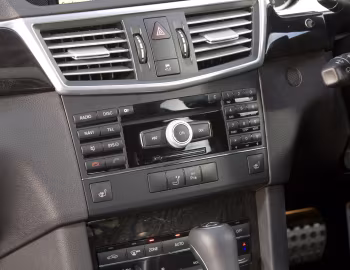 Інтер'єр Mercedes-Benz E 250 CDI AMG Sports Package Estate [UK-spec] (S212) '2009–12