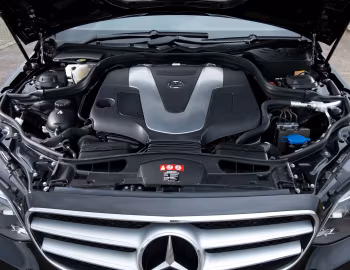 Sob o capô Mercedes-Benz E 350 BlueTec AMG Sports Package [UK-spec] (W212) '2013–16