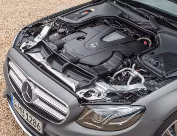 Sob o capô Mercedes-Benz E 400 4MATIC AMG Line [Worldwide] (W213) '2016–20