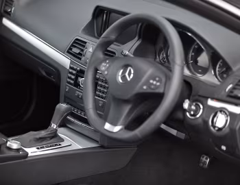 Інтер'єр Mercedes-Benz E 500 Coupe AMG Sports Package [UK-spec] (C207) '2009–12