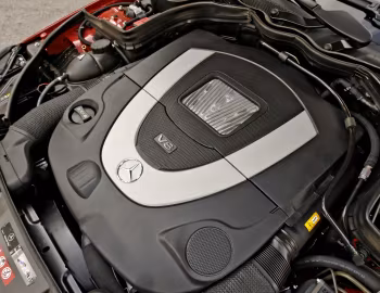 Sob o capô 2011–12 Mercedes-Benz E 550 Cabrio AMG Sports Package [US-spec] (A207) '2010–12