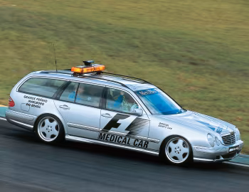 Mercedes-Benz E 55 AMG T-Modell F1 Medical Car (S210) '1999–2000