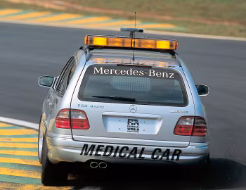 Mercedes-Benz E 55 AMG T-Modell F1 Medical Car (S210) '1999–2000