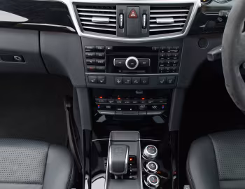 Інтер'єр Mercedes-Benz E 63 AMG [UK-spec] (W212) '2012–13