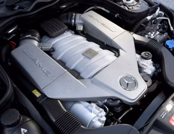 Bajo el capó Mercedes-Benz E 63 AMG [UK-spec] (W212) '2009–11