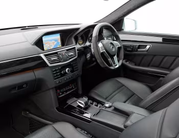 Інтер'єр Mercedes-Benz E 63 AMG [UK-spec] (W212) '2012–13