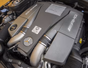 Sob o capô 2014–16 Mercedes-Benz E 63 AMG S-Model Estate [North America] (S212) '2013–16