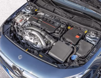 Sob o capô Mercedes-AMG A 35 4MATIC Sedan [Worldwide] (V177) '2019–22