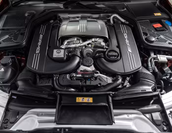 Sob o capô Mercedes-AMG C 63 Estate [UK-spec] (S205) '2015–18