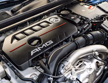 Bajo el capó Mercedes-AMG CLA 35 4MATIC [UK-spec] (C118) '2019–23