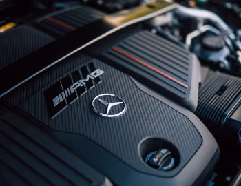 Bajo el capó Mercedes-AMG E 53 HYBRID 4MATIC+ Estate [Japan] (S214) '2024–pr.