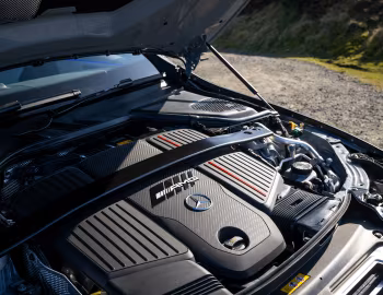 Bajo el capó Mercedes-AMG E 53 HYBRID 4MATIC+ "Night Edition" [UK-spec] (W214) '2024–pr.