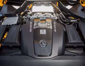 Sob o capô 2016–17 Mercedes-AMG GT S [North America] (C190) '2015–17