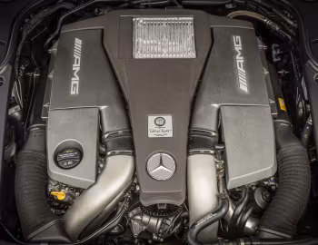 Sob o capô Mercedes-AMG S 63 Cabriolet [UK-spec] (A217) '2015–17