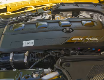 Sous la capuche Mercedes-AMG SL 43 [UK-spec] (R232) '2023–pr.