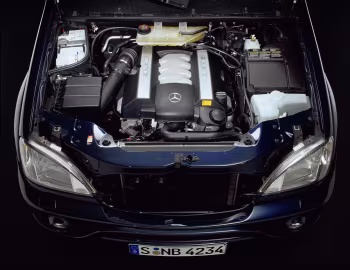 Sob o capô Mercedes-Benz ML 55 AMG [EU-spec] (W163) '2000–03