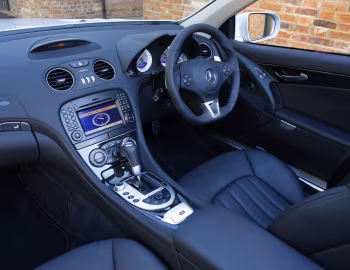 Інтер'єр Mercedes-Benz SL 63 AMG [UK-spec] (R230) '2008–11