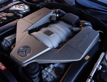 Під капотом Mercedes-Benz SL 63 AMG [UK-spec] (R230) '2008–11