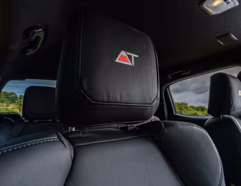 Интерьер Arctic Trucks Isuzu D-Max AT35 [UK-spec] '2025–н.в.