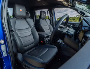 Интерьер Arctic Trucks Isuzu D-Max AT35 [UK-spec] '2025–н.в.