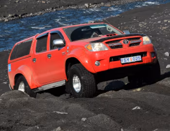Arctic Trucks Toyota Hilux Double Cab AT35 '2005–08